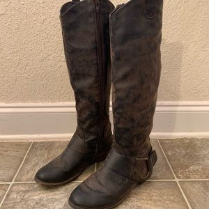 Women’s brown boots